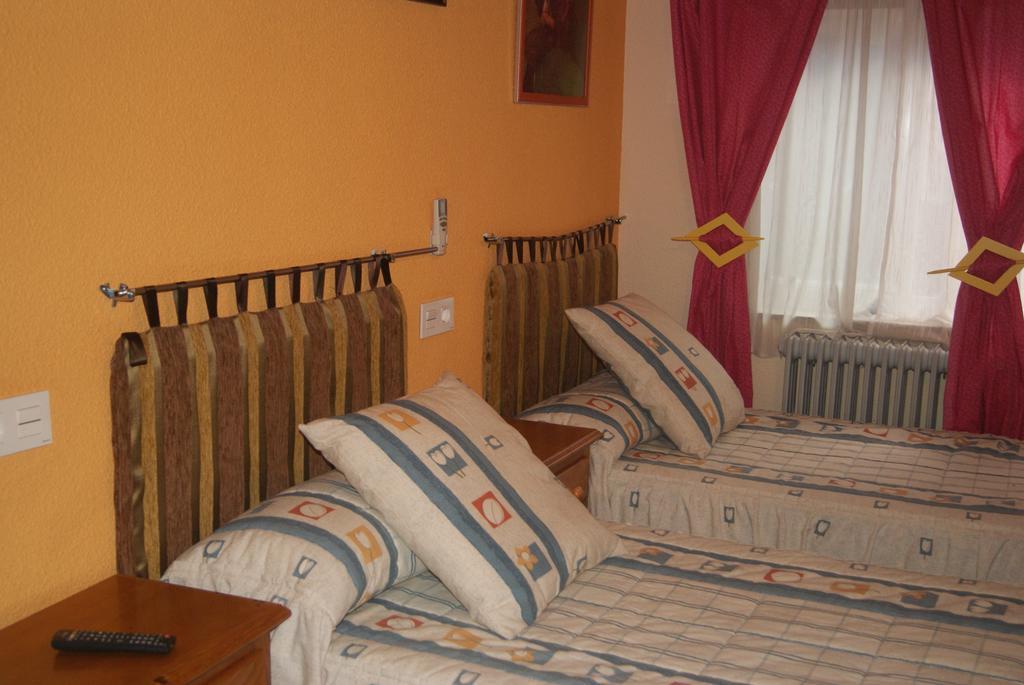 Pension Restaurante La Liebre Salamanca Esterno foto