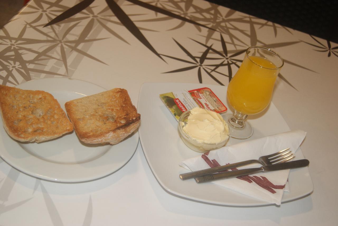 Pension Restaurante La Liebre Salamanca Esterno foto